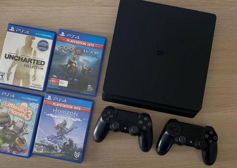PS4 Slim + games! 