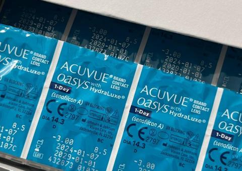 Acuvue contact lenses 