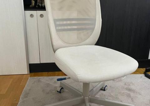 FLINTAN chair and pillows 