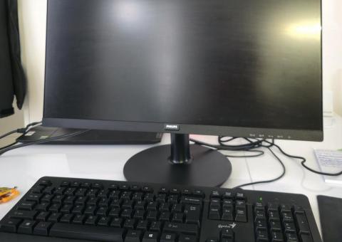 Philips 24" monitor + keyboard ⌨️