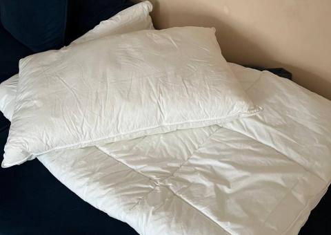 Blanket and pillows 