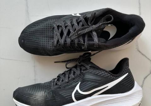 Кроссовки Nike 