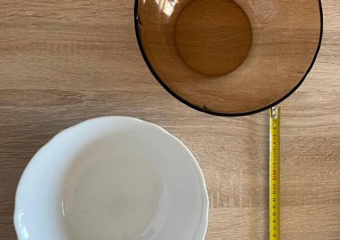 Dishes: salad bowls and plates 