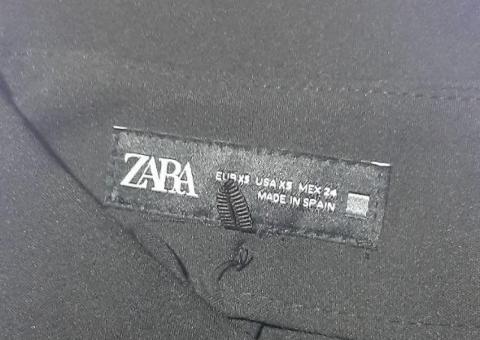 Zara crne pantalone 