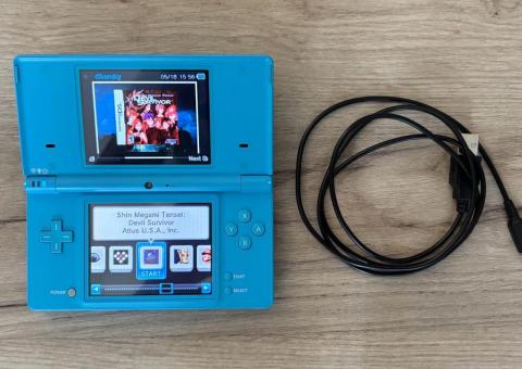 Nintendo DSi i slušalice 