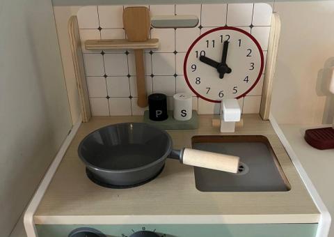 Wooden mini-kitchen 