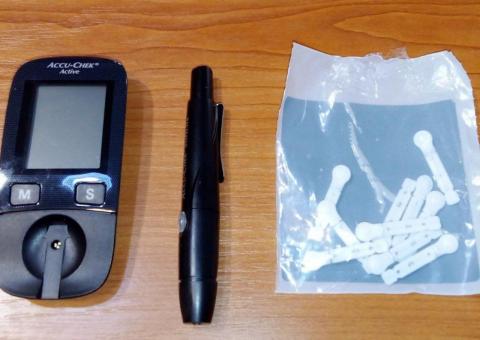 Glukometar Accu-Chek Active 