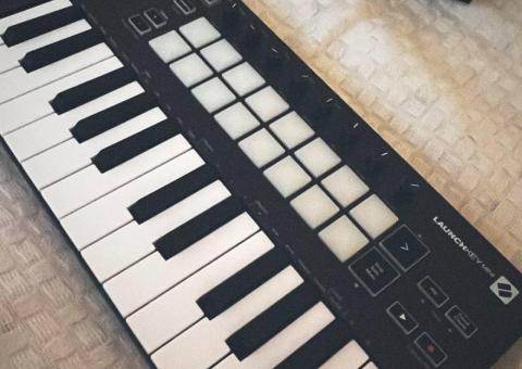 MIDI-клавиатура Novation 