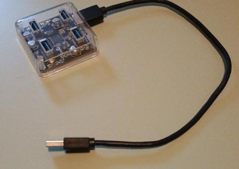 HP 27i monitor i USB hub 
