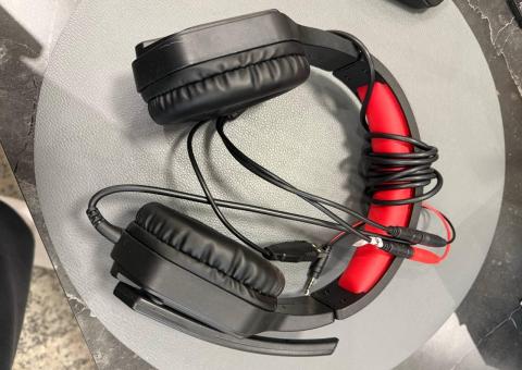 Mouse and headphones 
