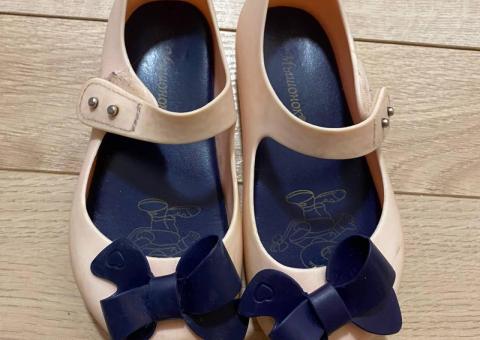 Shoes and sandals for children 