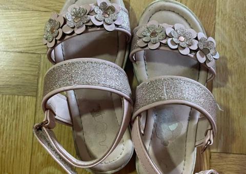 Children's shoes 