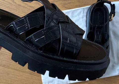 Massimo Dutti sandals 