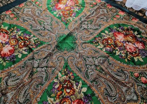 Pavlovo Posad Shawl 