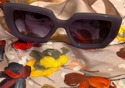 Bag and glasses 