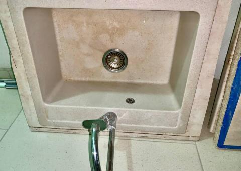 Sink with mixer 