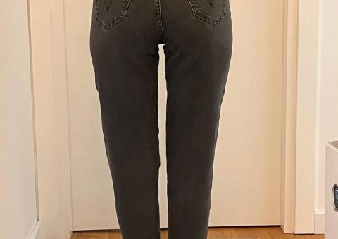 Джинсы Levis 