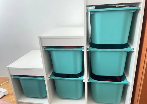 Toy shelf 