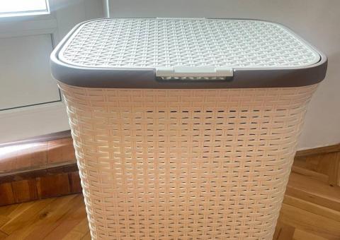 Clothes dryer and laundry basket 