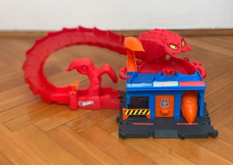 Hot Wheels i Infinity Nado 