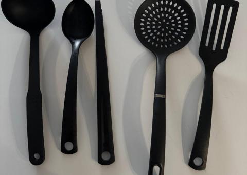 Used cooking utensils set 