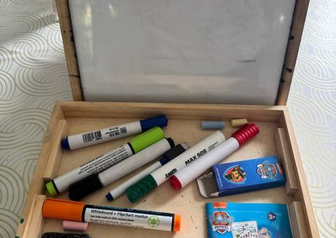 Double-sided drawing board 