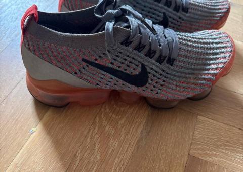 Кроссовки Nike 