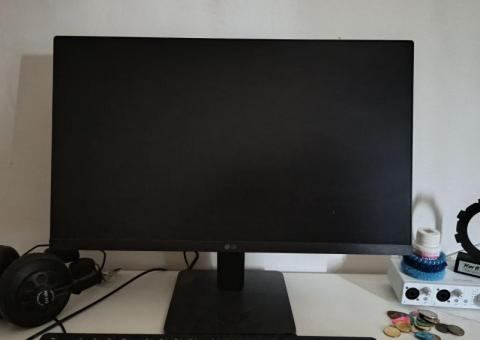 Монитор LG 24" 