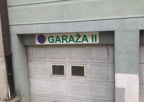 Garage for rent 