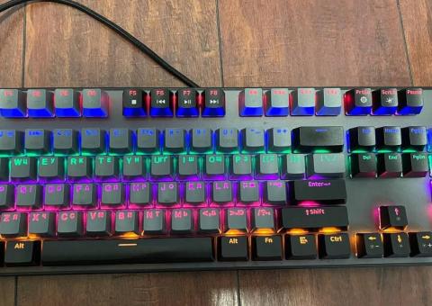 Monitori i tastatura 