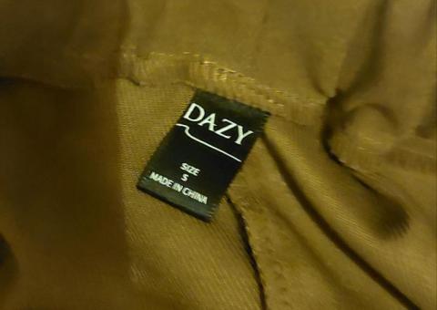 Odjeća: suknje, pantalone, prsluk 