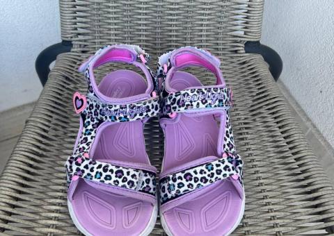 Kids' shoes 