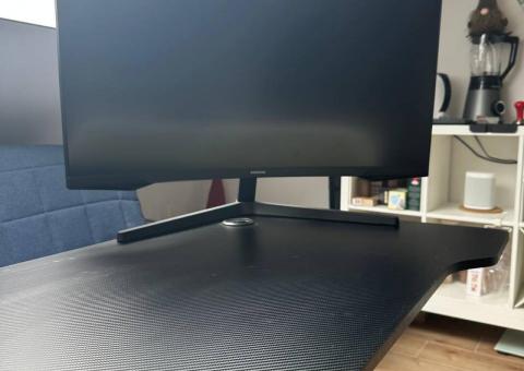 Samsung gejmerski monitor 