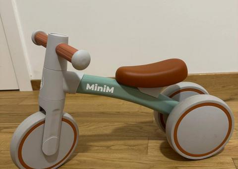 Balance bike for a toddler 