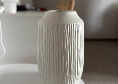 Vases and table runners 