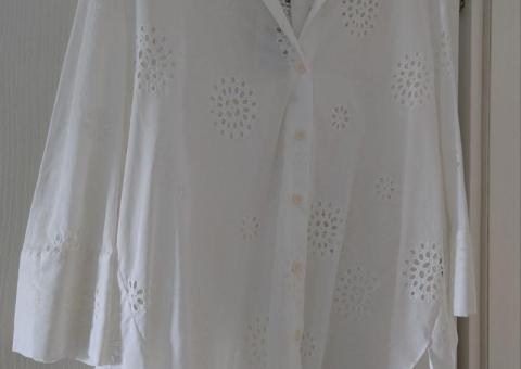 Bela izvezena bluza 
