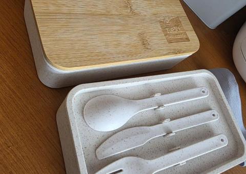 Food containers 