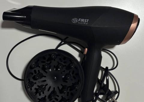 Hair dryer with diffuser 
