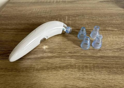 Pore vacuum & toothbrush 