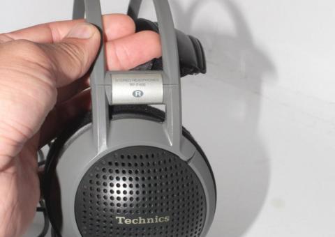 Technics RP-F400 headphones