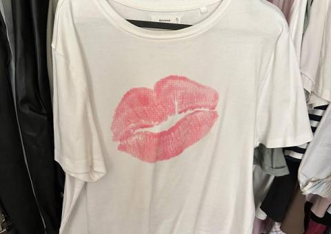 Women's clothing drop 