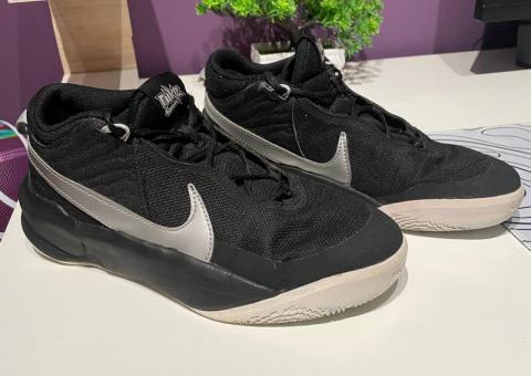 Кроссовки Nike 
