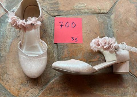 Kids' shoes 