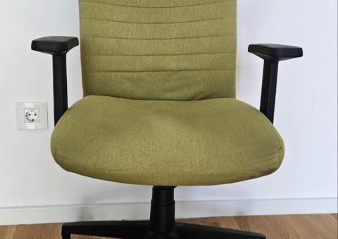 Computer chair 