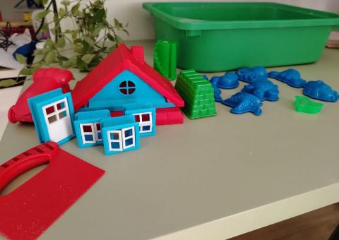 Kinetic sand and sets 